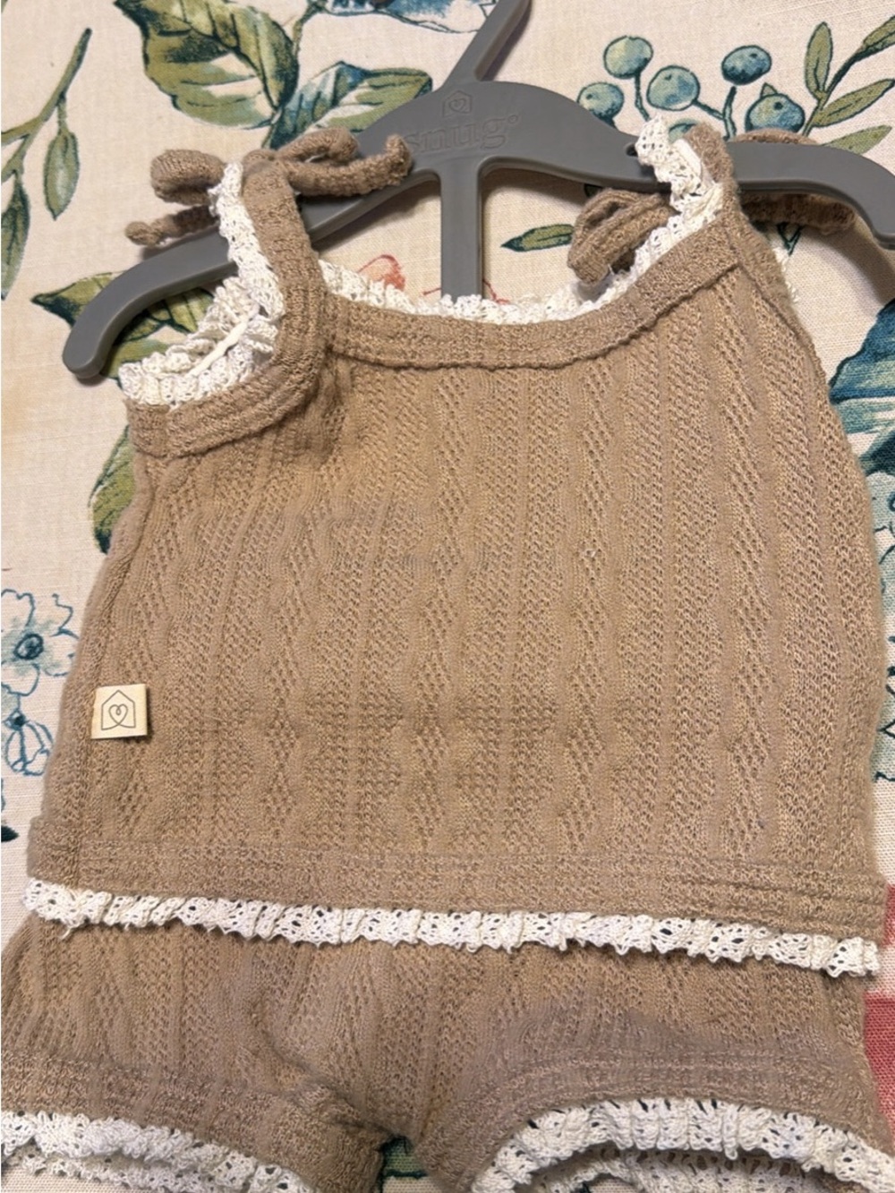 Knit Lace-Trim Baby Set in Light Brown